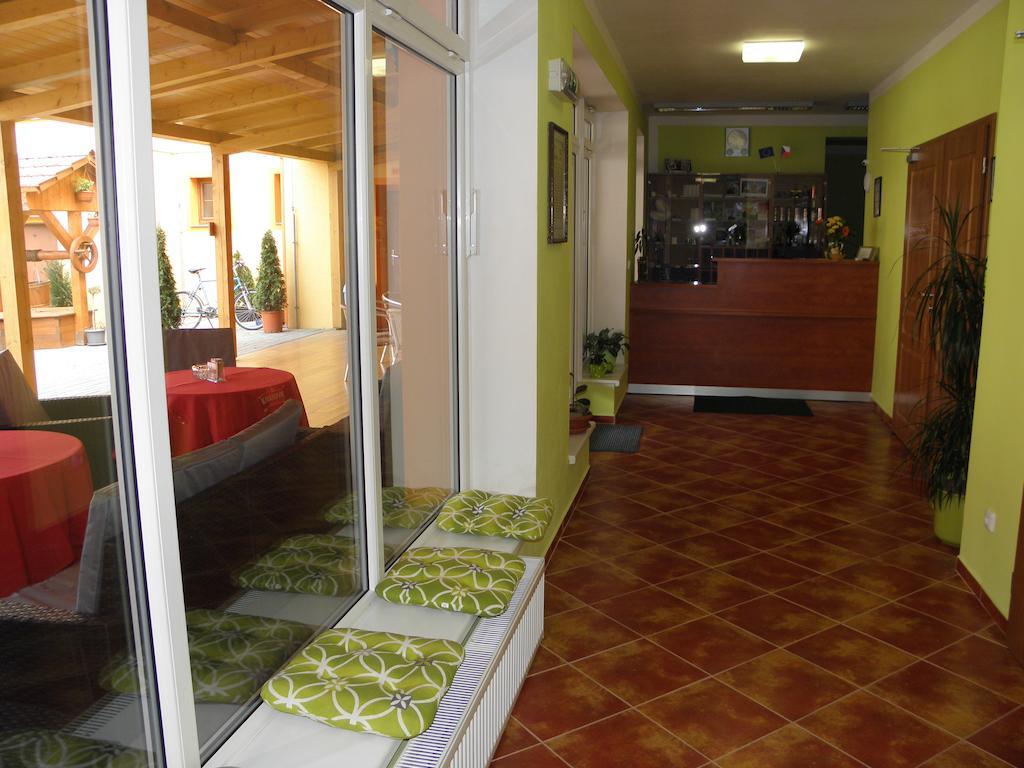 Hotel & Motorest V Udoli Zlateho Potoka Blsany Exterior foto