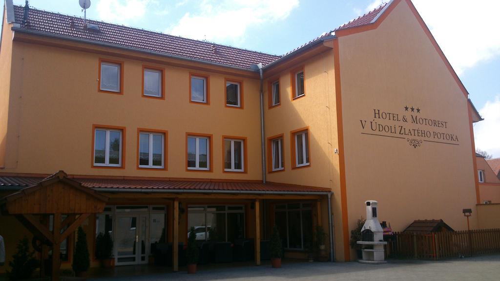 Hotel & Motorest V Udoli Zlateho Potoka Blsany Exterior foto